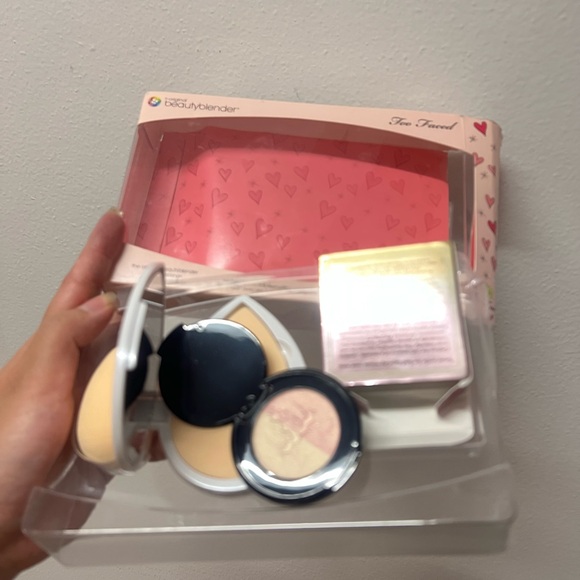 Too Faced And The Original BeautyBlender Sponge Beauty Besties Set Poorbox NIB - Picture 2 of 9